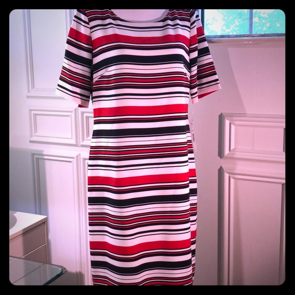 Short sleeve sheath dress